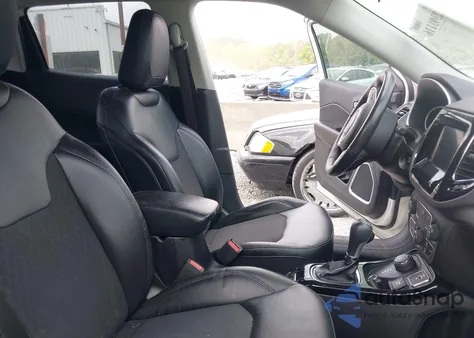 2019 Jeep Compass Altitude 4X4 from USA, damaged, VIN 3C4NJDBB6KT741137